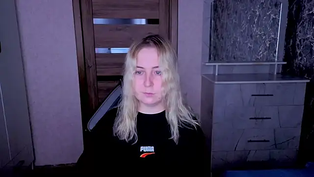 Kristy-Max online show from June 18, 2026, 7:07 pm