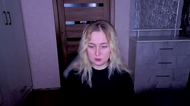 Kristy-Max online show from June 21, 2026, 9:06 pm