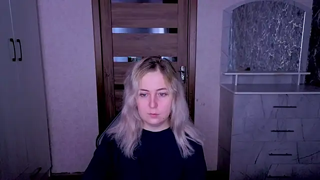 Kristy-Max online show from June 23, 2026, 7:56 pm