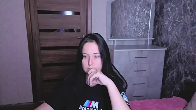 Kristy-Max online show from August 3, 2026, 6:45 am
