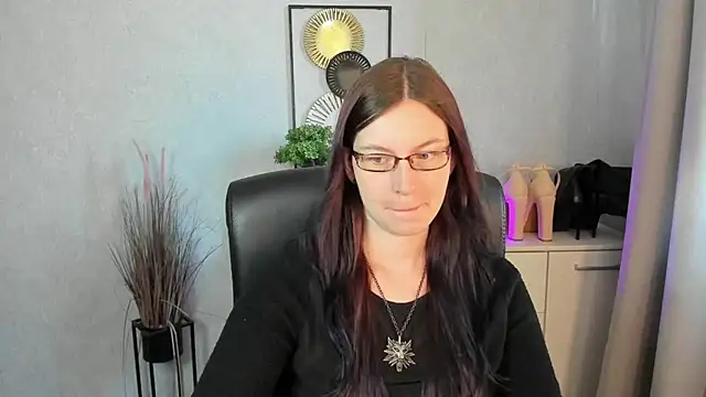 emmaxDelight online show from July 16, 2026, 5:24 am