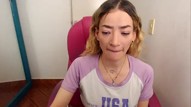 zoe jones13 online show from July 28, 2026, 1:45 am