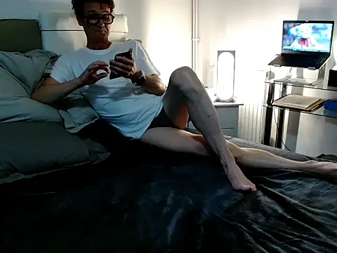ImYourXtoy online show from August 3, 2026, 6:33 pm