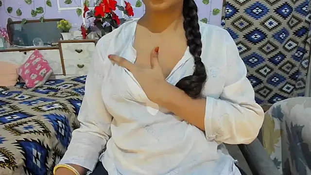 aarjulove online show from July 19, 2026, 12:42 pm