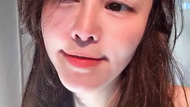 Krismil3 online show from May 15, 2026, 11:34 pm