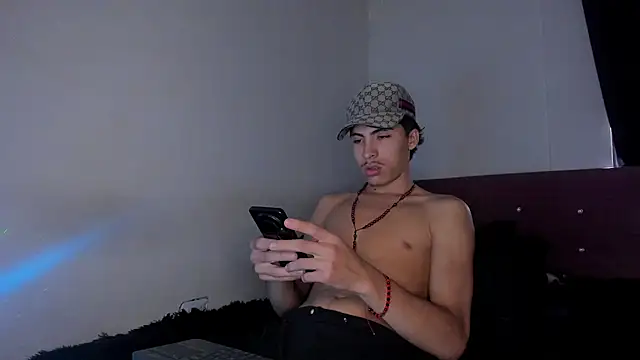 HeellBoy  online show from July 18, 2026, 4:33 pm