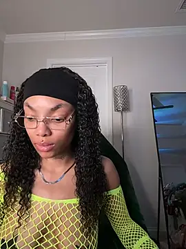 butterflybootyy online show from April 24, 2026, 1:52 am