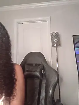 butterflybootyy online show from April 27, 2026, 5:49 am