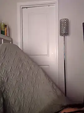 butterflybootyy online show from May 1, 2026, 11:04 am