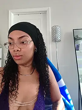 butterflybootyy online show from May 18, 2026, 12:11 pm