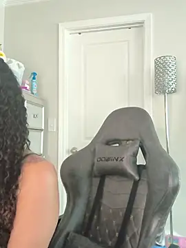 butterflybootyy online show from May 21, 2026, 5:09 pm
