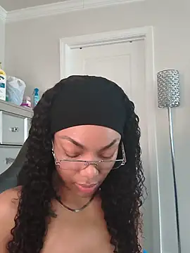 butterflybootyy online show from May 22, 2026, 2:55 pm