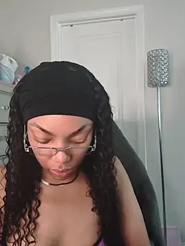 butterflybootyy online show from May 25, 2026, 12:44 pm