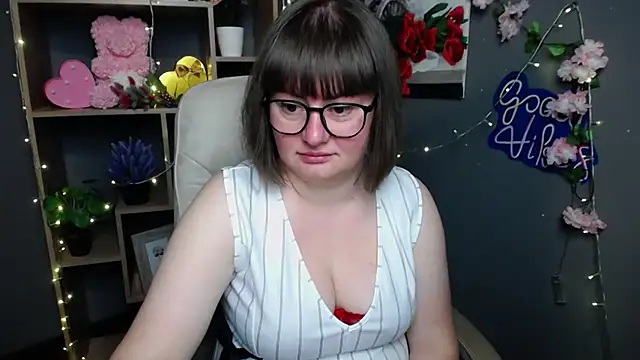 ZannaDreil online show from May 28, 2026, 6:16 pm