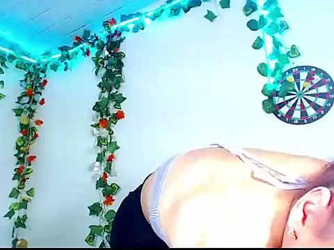 deboraath online show from June 10, 2026, 5:28 am