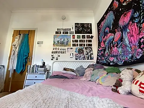 EmilyCleeveland online show from July 2, 2026, 4:13 pm