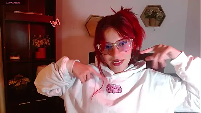 Snapshot of RedMeloddy chatting on April 29, 2026, 9:43 pm RedMeloddy online show from April 29, 2026, 9:43 pm