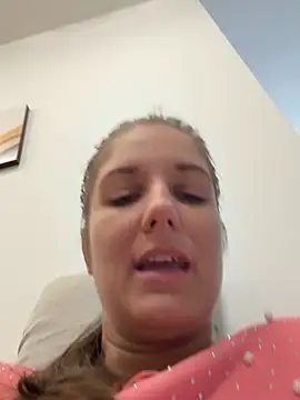 jennifer11772 online show from July 4, 2026, 7:14 am
