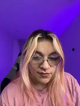 SophiaWeestt99 online show from July 17, 2026, 2:29 am