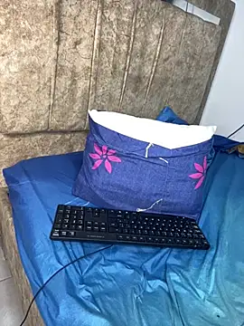 bunniestwosomee online show from July 10, 2026, 5:23 am
