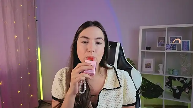 MelissaLovvv online show from July 9, 2026, 3:21 am