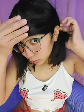Snapshot of anni_ross chatting on April 22, 2026, 8:10 pm anni ross online show from April 22, 2026, 8:10 pm