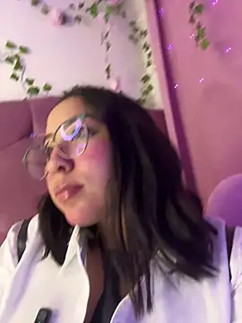 Snapshot of anni_ross chatting on May 20, 2026, 9:10 pm anni ross online show from May 20, 2026, 9:10 pm