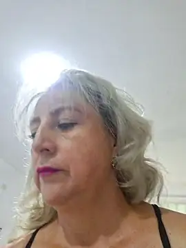 Snapshot of almaluna7 chatting on June 12, 2026, 11:25 pm almaluna7 online show from June 12, 2026, 11:25 pm