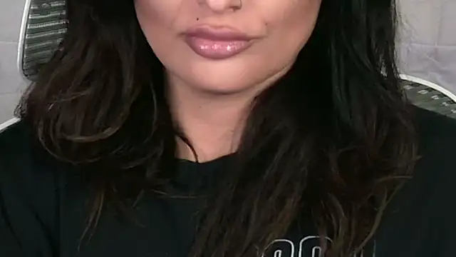 xprettysmilex online show from June 17, 2026, 8:10 pm