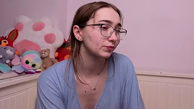 PollyBeev online show from June 16, 2026, 7:33 am