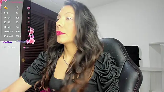 Selenakyle92  online show from June 5, 2026, 3:35 am