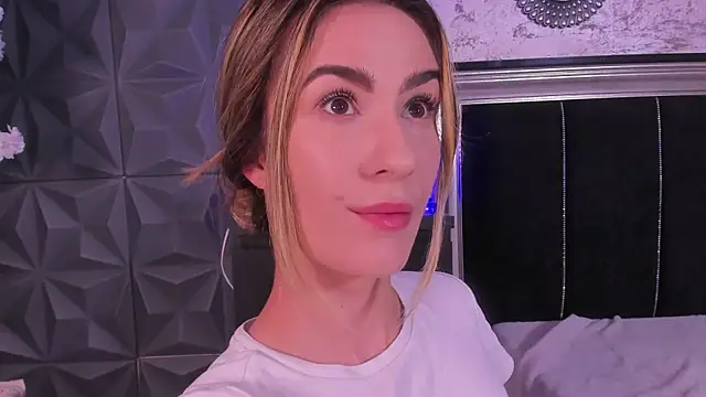 LaurynCopper online show from July 12, 2026, 5:31 am