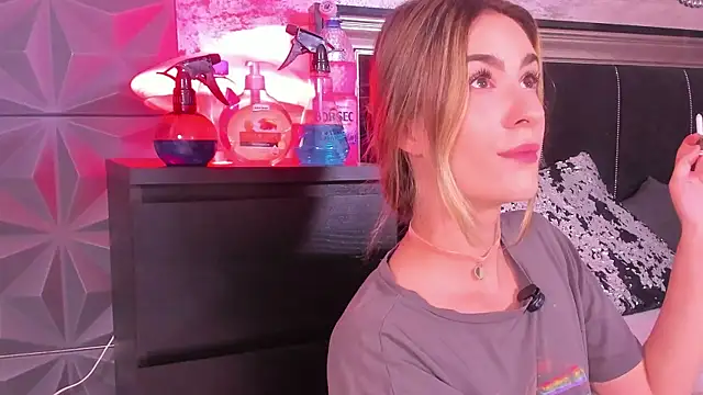 LaurynCopper online show from July 17, 2026, 5:36 am