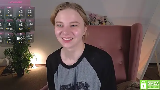 MirraBellanta online show from May 19, 2026, 1:56 am