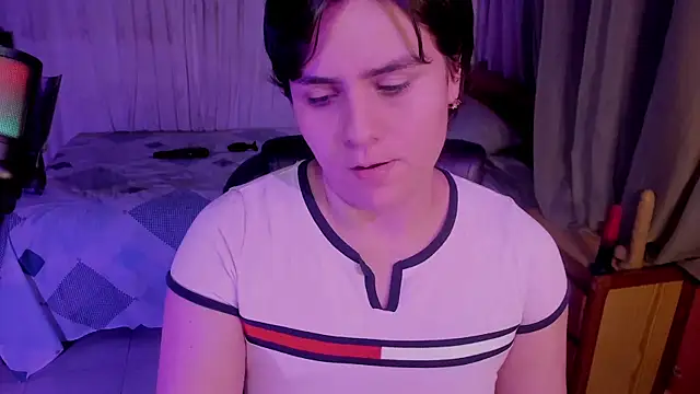 isabelacooperr online show from May 17, 2026, 7:28 am