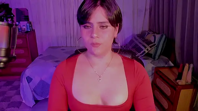 isabelacooperr online show from June 4, 2026, 12:33 pm