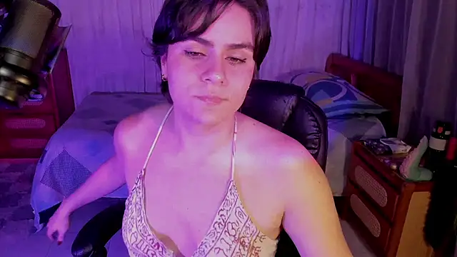 isabelacooperr online show from June 14, 2026, 5:20 am