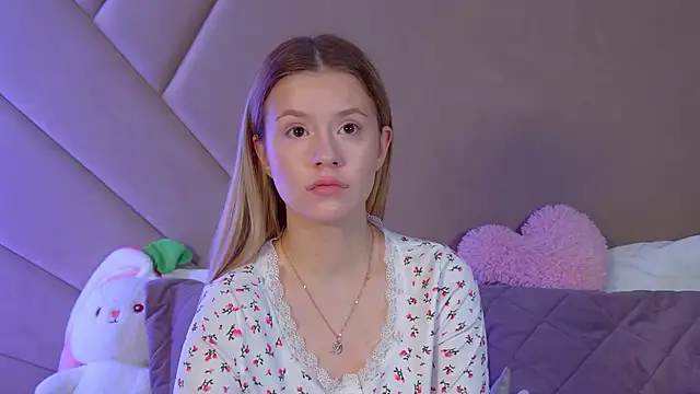 MilanaBalmain online show from May 4, 2026, 4:08 am