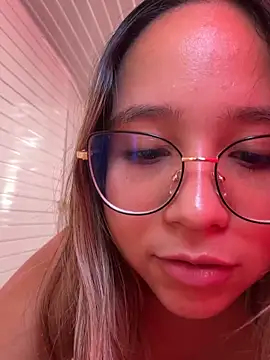MelanieRoah online show from June 22, 2026, 5:43 pm