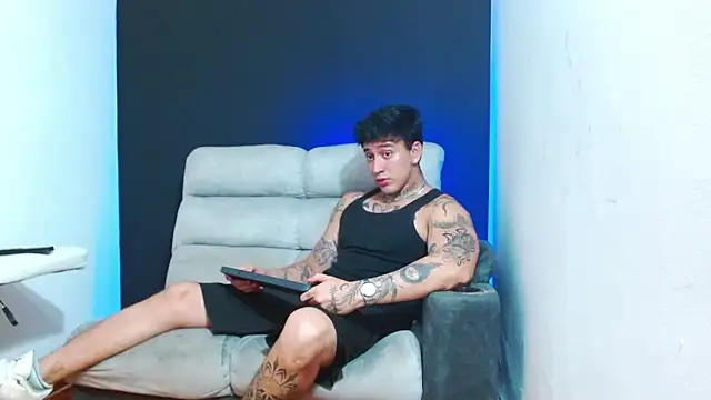 Snapshot of JUSTIN_FULLER1 chatting on May 8, 2026, 10:48 pm JUSTIN FULLER1 online show from May 8, 2026, 10:48 pm