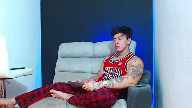 Snapshot of JUSTIN_FULLER1 chatting on May 18, 2026, 3:02 am JUSTIN FULLER1 online show from May 18, 2026, 3:02 am