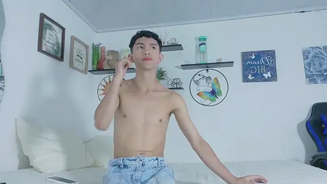 Noah tyler  online show from July 9, 2026, 6:34 pm