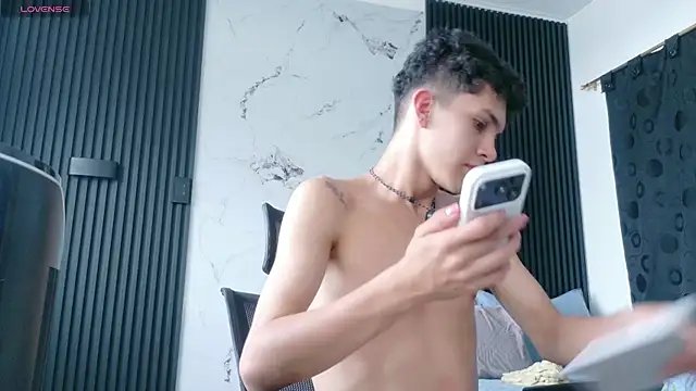 Noah tyler  online show from July 30, 2026, 8:08 pm