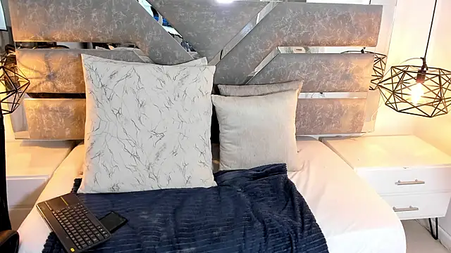 Slut Milf  online show from July 1, 2026, 2:40 pm