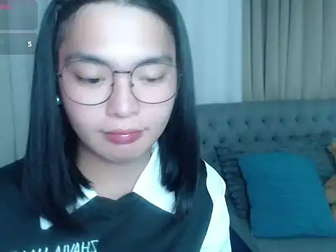 zhaviahale21 online show from June 25, 2026, 8:24 pm