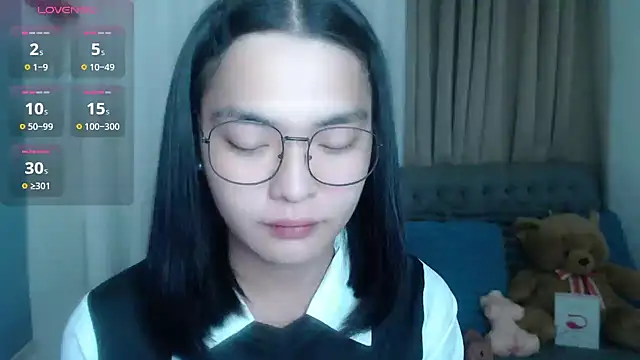 zhaviahale21 online show from July 12, 2026, 9:33 am