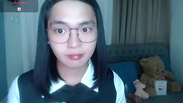 zhaviahale21 online show from July 17, 2026, 8:57 pm