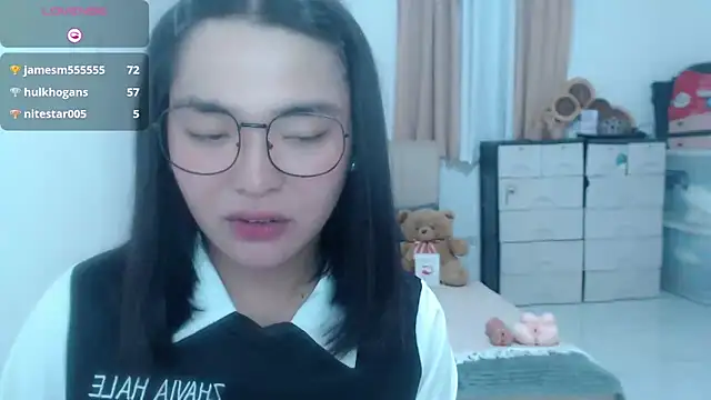 zhaviahale21 online show from July 20, 2026, 6:43 pm