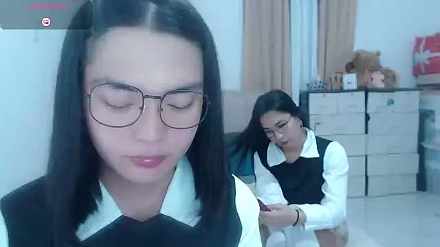zhaviahale21 online show from July 22, 2026, 1:03 pm