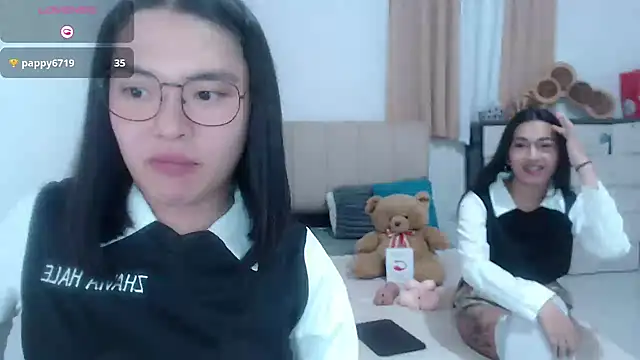 zhaviahale21 online show from July 24, 2026, 2:37 pm